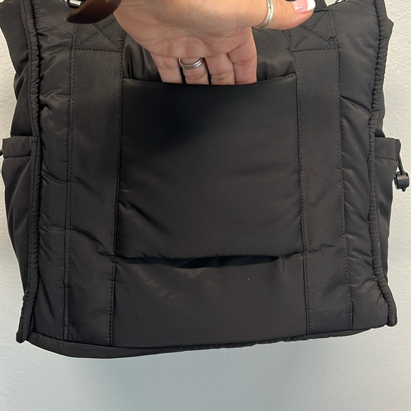 Wilo The Label | Black Book Bag w/ Carry-On Sleeve & Water Bottle Pockets 🖤 - Picture 6 of 7